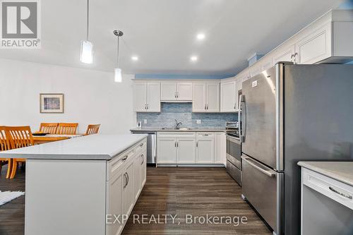 18 Devon Drive, South Huron (Exeter), ON - Indoor Photo Showing Kitchen With Upgraded Kitchen