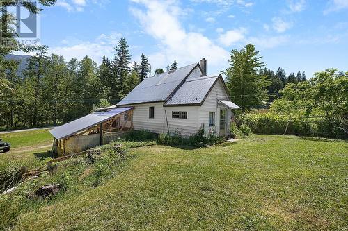 15781 Peters Road, Crawford Bay, BC - Outdoor