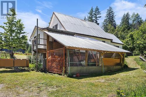 15781 Peters Road, Crawford Bay, BC - Outdoor