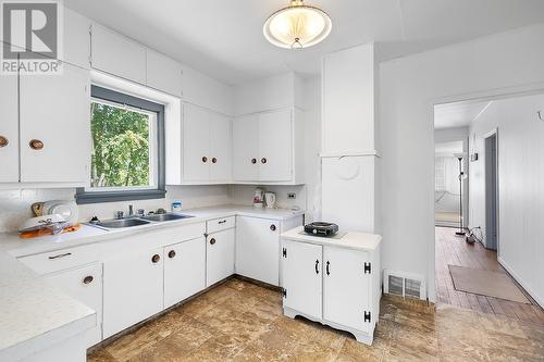 15781 Peters Road, Crawford Bay, BC - Indoor Photo Showing Kitchen With Double Sink