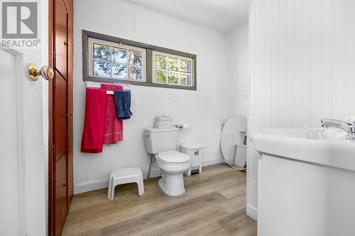 15781 Peters Road, Crawford Bay, BC - Indoor Photo Showing Bathroom