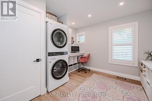 41 East 32Nd Street, Hamilton, ON - Indoor Photo Showing Laundry Room
