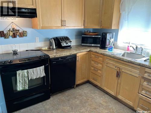 301 Halifax Street N, Regina, SK - Indoor Photo Showing Kitchen