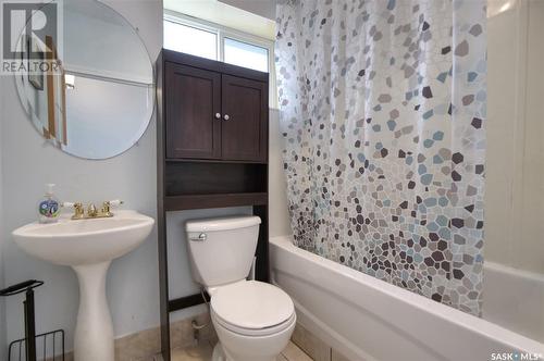 1159 Alder Avenue, Moose Jaw, SK - Indoor Photo Showing Bathroom