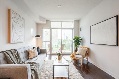 551 Maple Avenue|Unit #715, Burlington, ON - Indoor Photo Showing Living Room