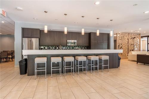 551 Maple Avenue|Unit #715, Burlington, ON - Indoor Photo Showing Kitchen With Upgraded Kitchen
