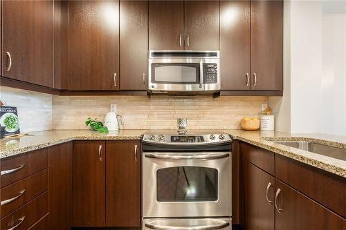 551 Maple Avenue|Unit #715, Burlington, ON - Indoor Photo Showing Kitchen With Upgraded Kitchen