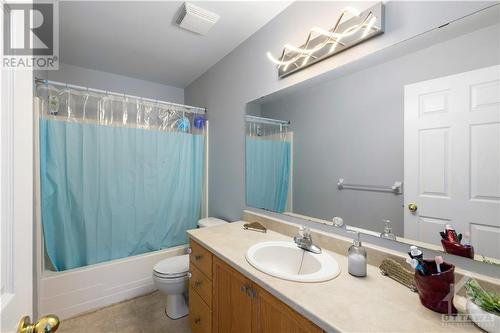 664 Tanner Drive, Kingston, ON - Indoor Photo Showing Bathroom