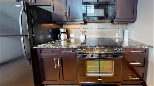 732 B - 700 Bighorn Boulevard, Radium Hot Springs, BC - Indoor Photo Showing Kitchen