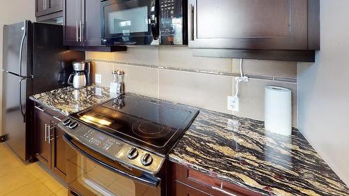 732 B - 700 Bighorn Boulevard, Radium Hot Springs, BC - Indoor Photo Showing Kitchen