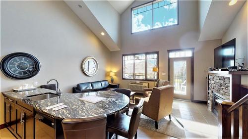 732 B - 700 Bighorn Boulevard, Radium Hot Springs, BC - Indoor Photo Showing Dining Room