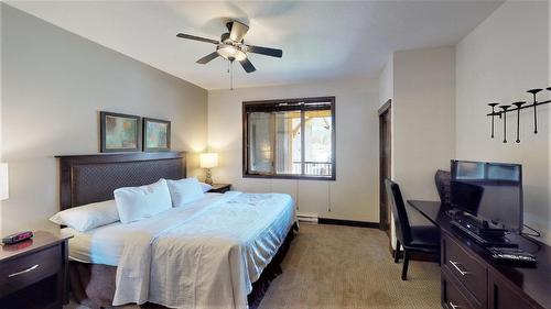 732 B - 700 Bighorn Boulevard, Radium Hot Springs, BC - Indoor Photo Showing Bedroom