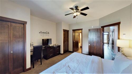 732 B - 700 Bighorn Boulevard, Radium Hot Springs, BC - Indoor Photo Showing Bedroom