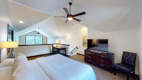 732 B - 700 Bighorn Boulevard, Radium Hot Springs, BC - Indoor Photo Showing Bedroom