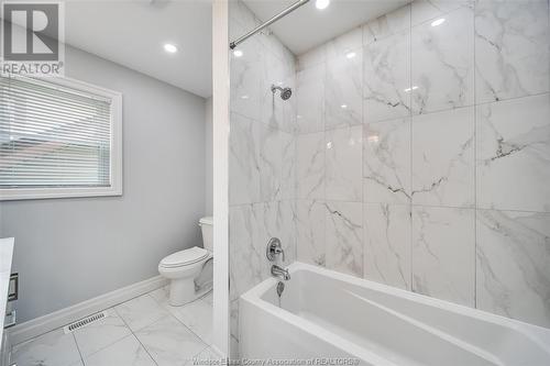 324 Shepherd, Windsor, ON - Indoor Photo Showing Bathroom