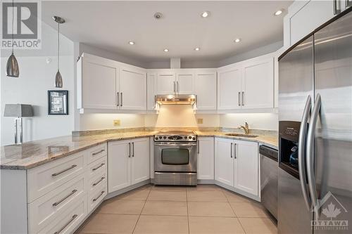 kitchen - 160 George Street Unit#2202, Ottawa, ON - Indoor Photo Showing Kitchen With Upgraded Kitchen