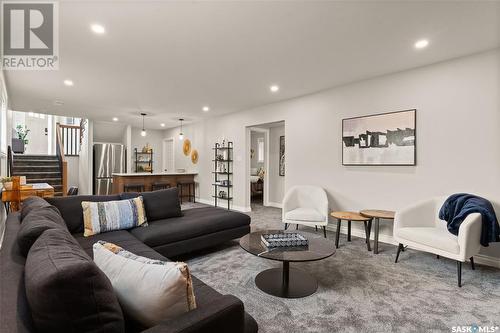 5201 Green Crescent, Regina, SK - Indoor Photo Showing Living Room