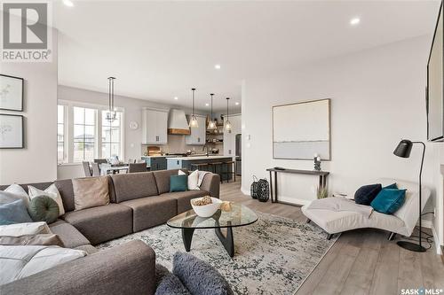 5201 Green Crescent, Regina, SK - Indoor Photo Showing Living Room