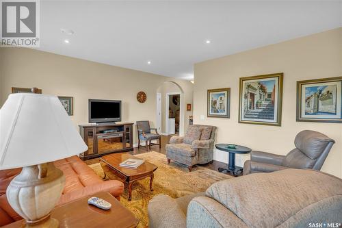 228 Woodland Avenue, Buena Vista, SK - Indoor Photo Showing Living Room