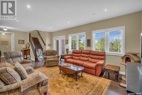 228 Woodland Avenue, Buena Vista, SK - Indoor Photo Showing Living Room