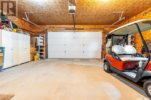 228 Woodland Avenue, Buena Vista, SK - Indoor Photo Showing Garage