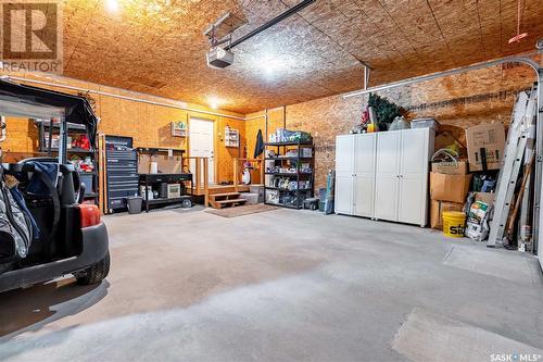 228 Woodland Avenue, Buena Vista, SK - Indoor Photo Showing Garage