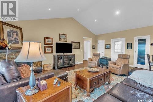 228 Woodland Avenue, Buena Vista, SK - Indoor Photo Showing Living Room