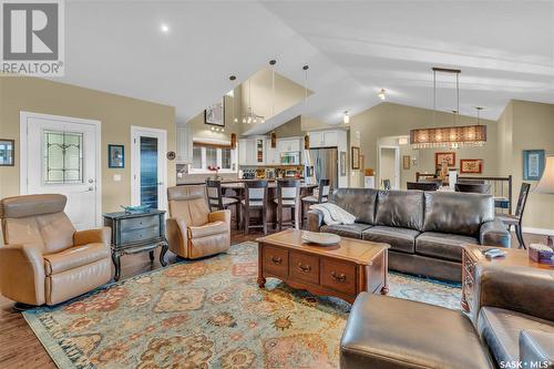 228 Woodland Avenue, Buena Vista, SK - Indoor Photo Showing Living Room