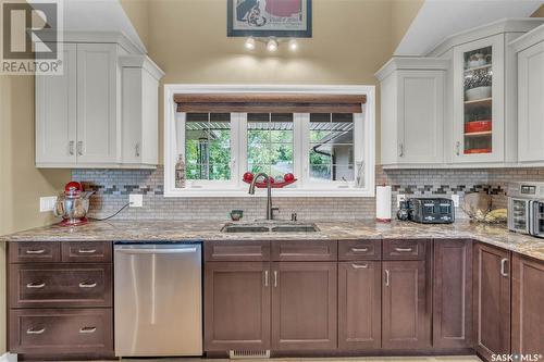 228 Woodland Avenue, Buena Vista, SK - Indoor Photo Showing Kitchen