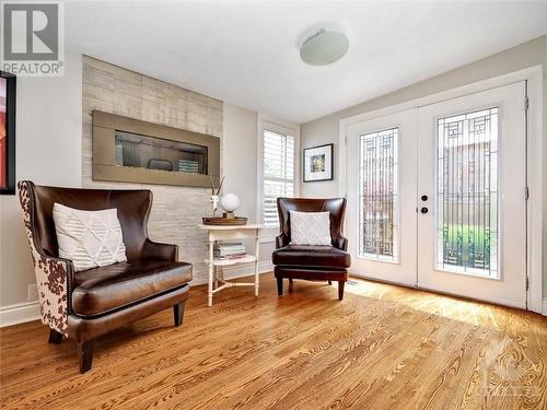 467 Echo Drive, Ottawa, ON - Indoor Photo Showing Living Room