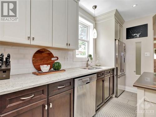 467 Echo Drive, Ottawa, ON - Indoor Photo Showing Kitchen With Double Sink