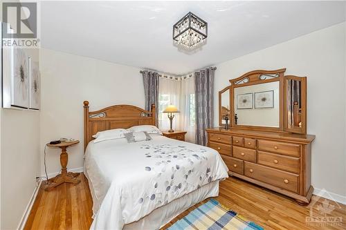 27 Dunham Street, Ottawa, ON - Indoor Photo Showing Bedroom