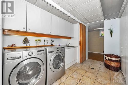 27 Dunham Street, Ottawa, ON - Indoor Photo Showing Laundry Room