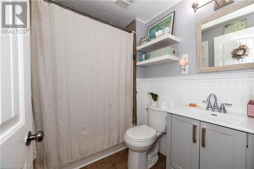 470 15Th Street W, Owen Sound, ON - Indoor Photo Showing Bathroom