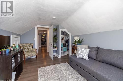 470 15Th Street W, Owen Sound, ON - Indoor Photo Showing Living Room