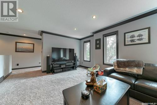 649 Royal Street, Regina, SK - Indoor Photo Showing Living Room