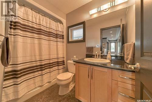 649 Royal Street, Regina, SK - Indoor Photo Showing Bathroom