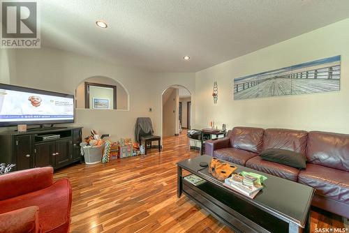 649 Royal Street, Regina, SK - Indoor Photo Showing Living Room