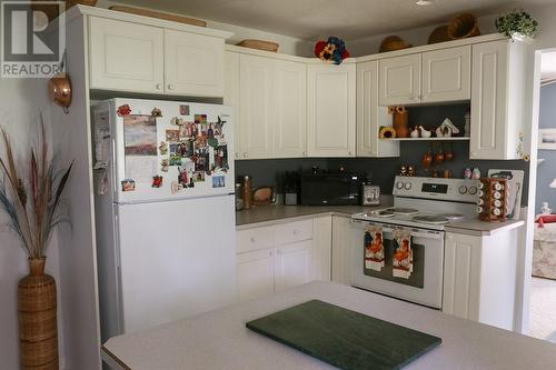 2309 5Th  Avenue, Castlegar, BC - Indoor Photo Showing Kitchen