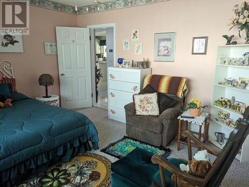 2309 5Th  Avenue, Castlegar, BC - Indoor Photo Showing Bedroom