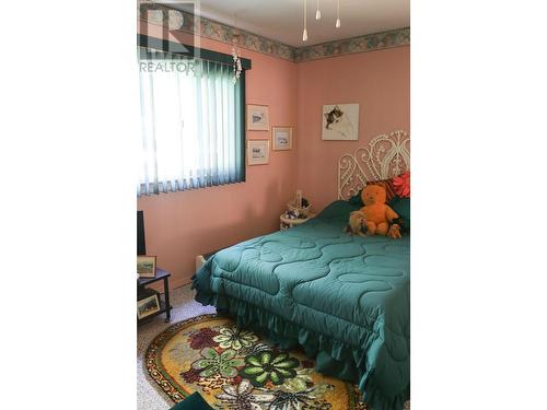 2309 5Th  Avenue, Castlegar, BC - Indoor Photo Showing Bedroom