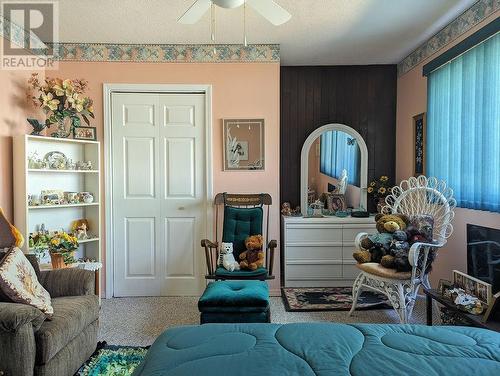 2309 5Th  Avenue, Castlegar, BC - Indoor Photo Showing Living Room