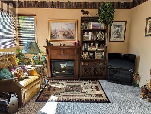 2309 5Th  Avenue, Castlegar, BC - Indoor Photo Showing Living Room With Fireplace