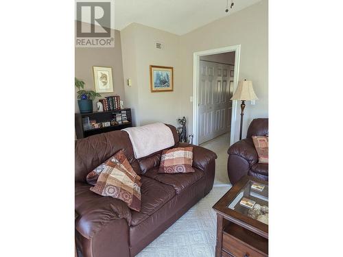 2309 5Th  Avenue, Castlegar, BC - Indoor Photo Showing Living Room