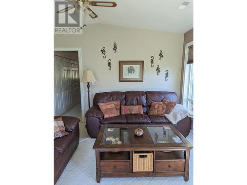 2309 5Th  Avenue, Castlegar, BC - Indoor Photo Showing Living Room