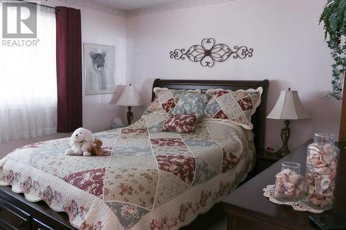 2309 5Th  Avenue, Castlegar, BC - Indoor Photo Showing Bedroom