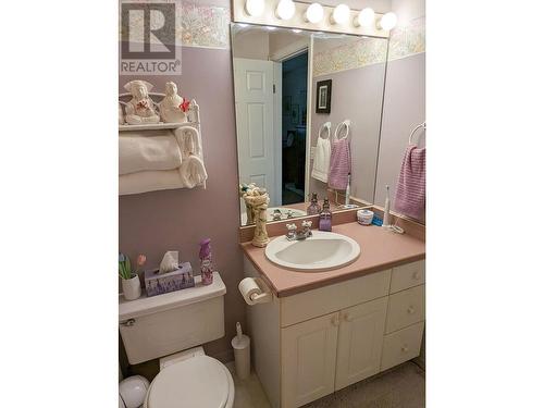 2309 5Th  Avenue, Castlegar, BC - Indoor Photo Showing Bathroom