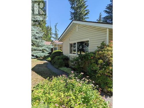 2309 5Th  Avenue, Castlegar, BC - Outdoor