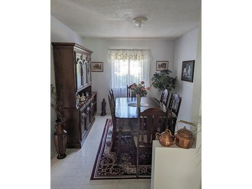 2309 5Th Ave, Castlegar, BC - Indoor Photo Showing Dining Room