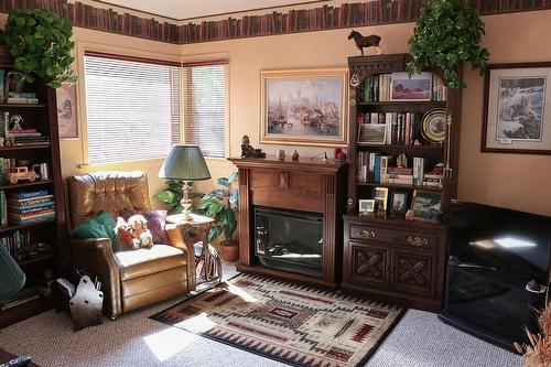 2309 5Th Ave, Castlegar, BC - Indoor With Fireplace